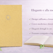 Taccuino elegante giallo con copertina in pelle vegana e dettagli decorativi, presentato con testo overlay che evidenzia design raffinato, dettagli in oro e formato comp

